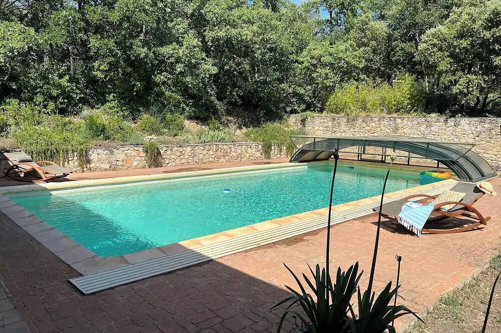 Provence verte, piscine, sauna, calme et détente au rendez-vous in La Roquebrussanne, Côte méditerranéenne (France)