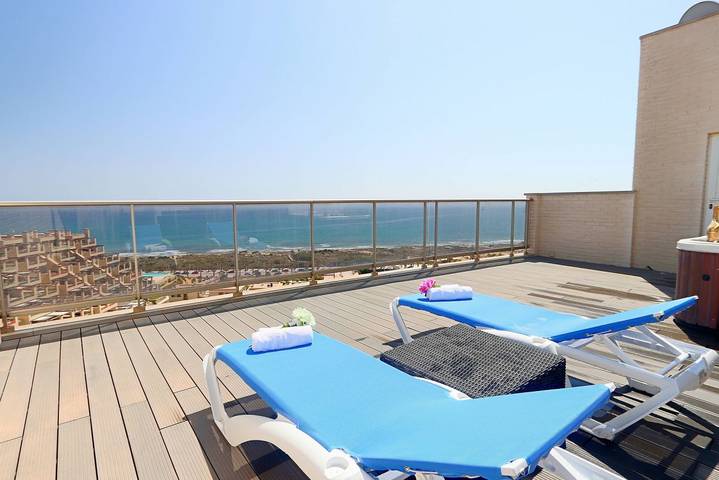 Apartamento de vacaciones para 4 personas, con piscina además de vistas al mar y balcón - 1