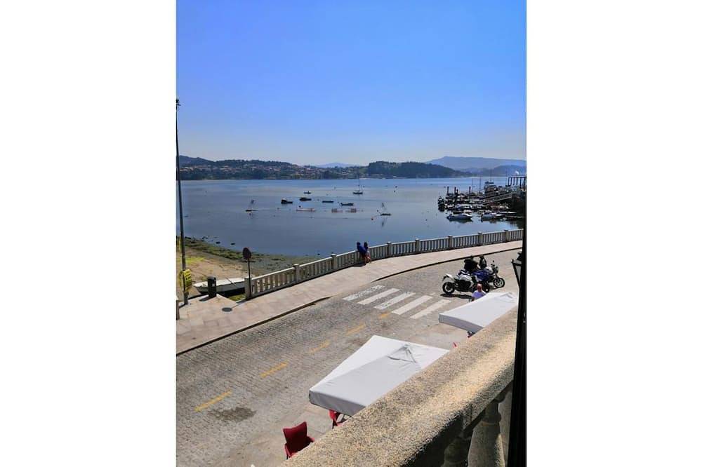 Entire apartment, Studio with sea views (Apt 1) in Combarro, Poio