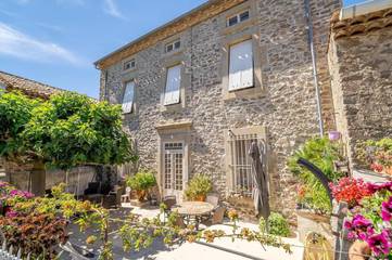 Cottage pour 7 personnes, avec vue et jardin à Blomac
