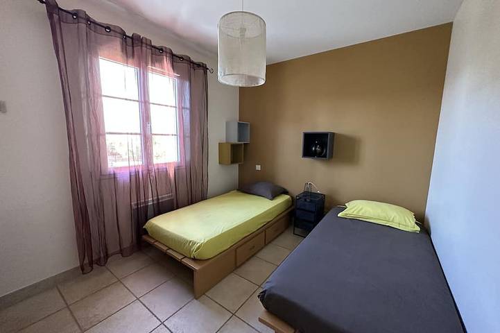 Gîte pour 4 personnes, avec terrasse ainsi que jacuzzi et jardin à Crillon-le-Brave - 3