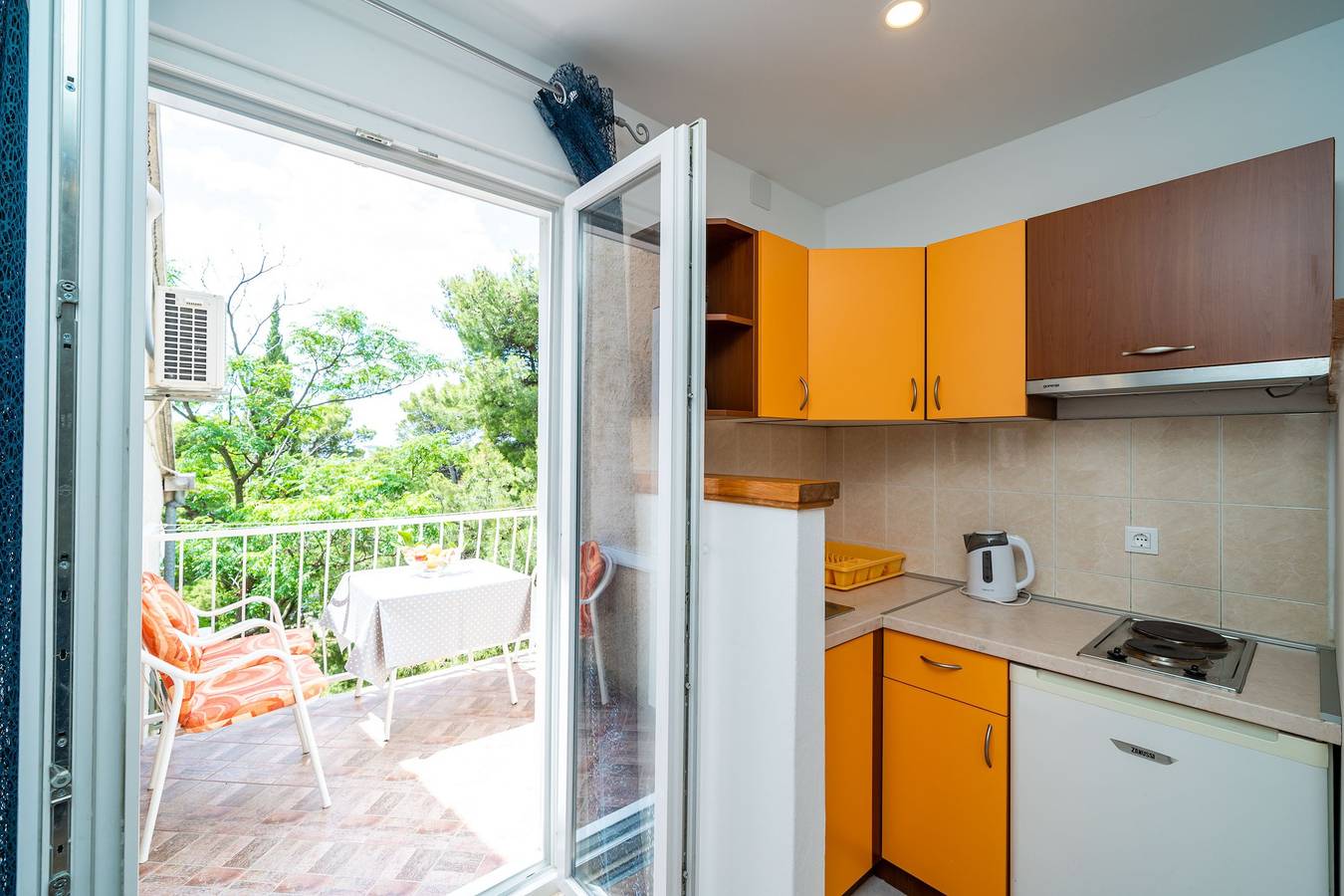 Ganzes Studio, Apartment & Rooms Papa - Studio Apartment with Balcony and Partial Sea View in Općina Župa dubrovačka, Dubrovnik-Neretva