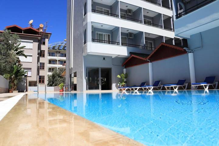 Hotel para 4 personas, con jardín además de piscina y vistas - 1