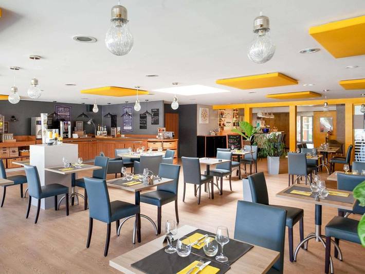 Hôtel pour 3 personnes, avec vue ainsi que jardin et piscine à Les Tourrettes - 2