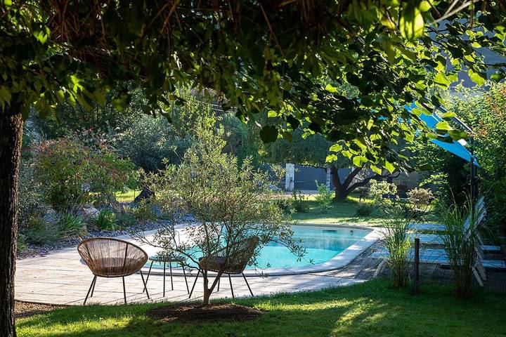 Chambre d’hôte pour 2 personnes, avec Terrasse ainsi que Jardin et Piscine
