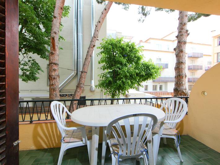 Apartamento de vacaciones para 4 personas, con jardín y balcón - 1