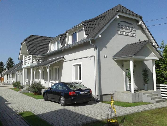 Ferienwohnung für 3 Personen, mit Balkon und Terrasse sowie Garten und Ausblick in Bük