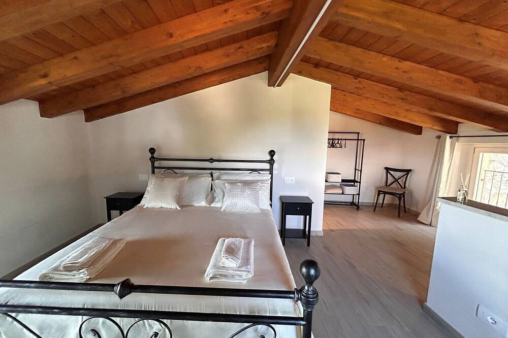 Ganze Wohnung, Das Cottage von Borgo Alba_Charme in Corte Storica in Polpenazze del Garda, Gardasee-Berge