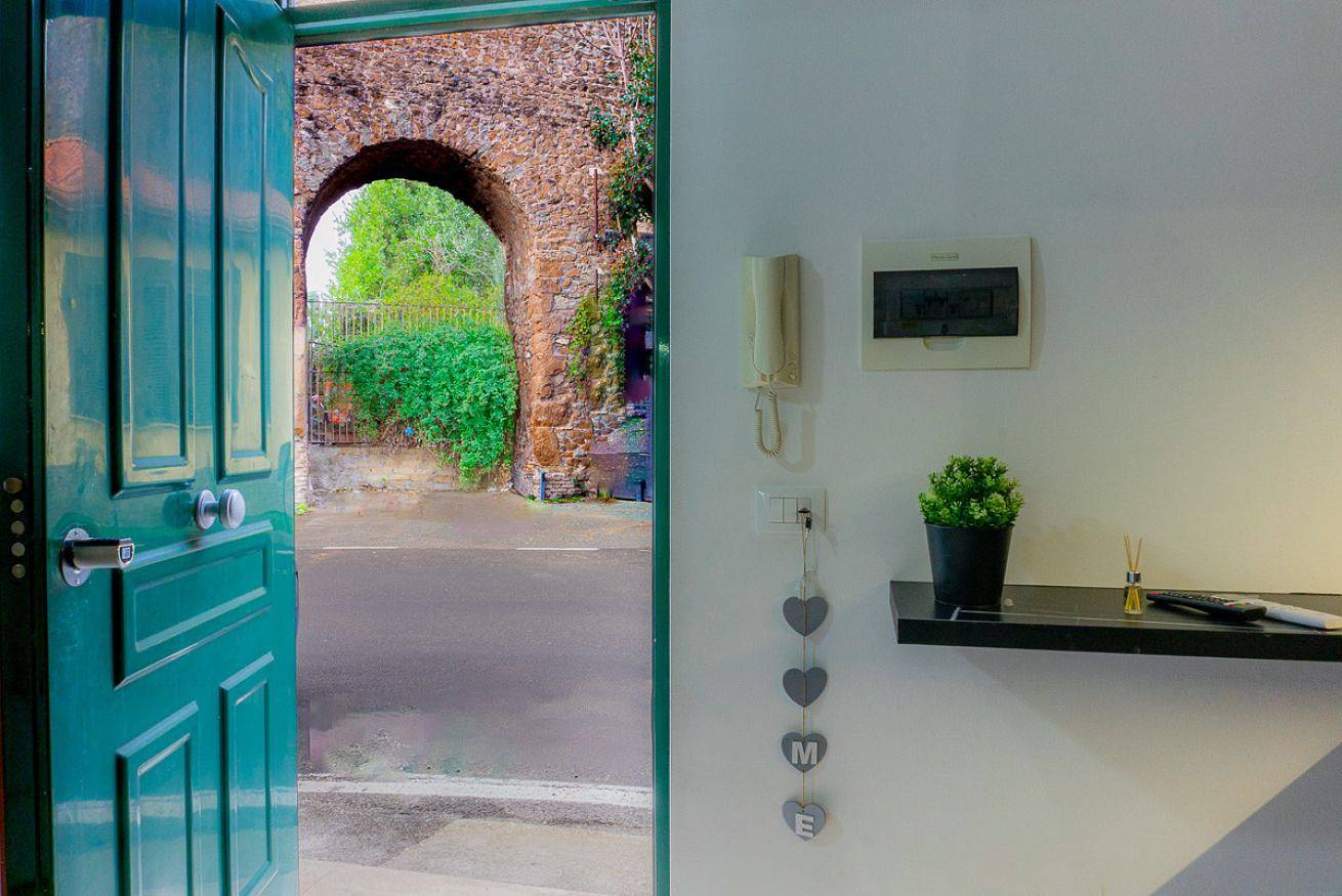 Entire apartment, Vivimihome - Apt a pochi passi dalla metro,con ingresso privato in Rome, Rome Province