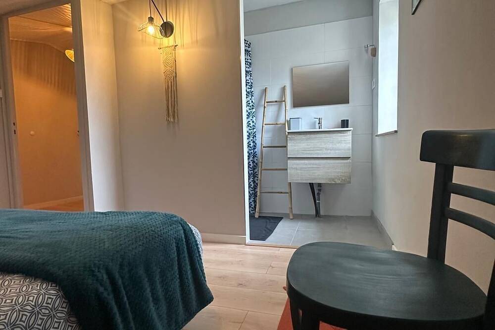 Charming renovated house located in a peaceful hamlet, ideal for 4 people. in Saint-Marcel-d'Ardèche, Gorges de l’Ardèche
