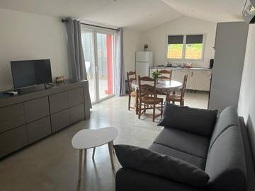 Gîte pour 2 personnes, avec piscine et jardin à Théza