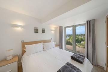 Holiday Rental for 10 People in Noss Mayo, Devon, Photo 4