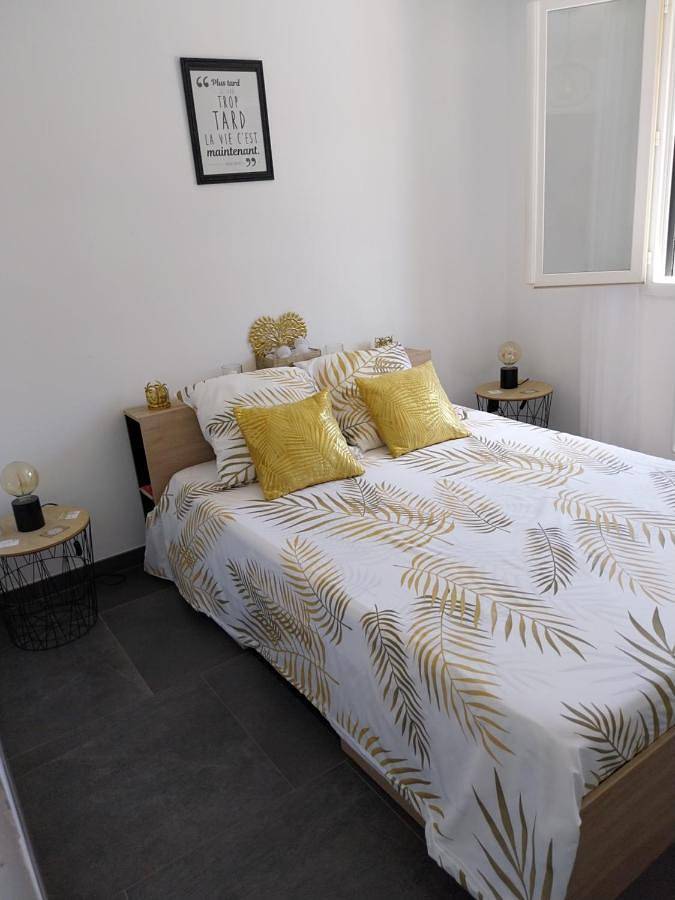 Gîte pour 2 personnes, avec jardin et vue ainsi que terrasse et piscine à Abeilhan - 2