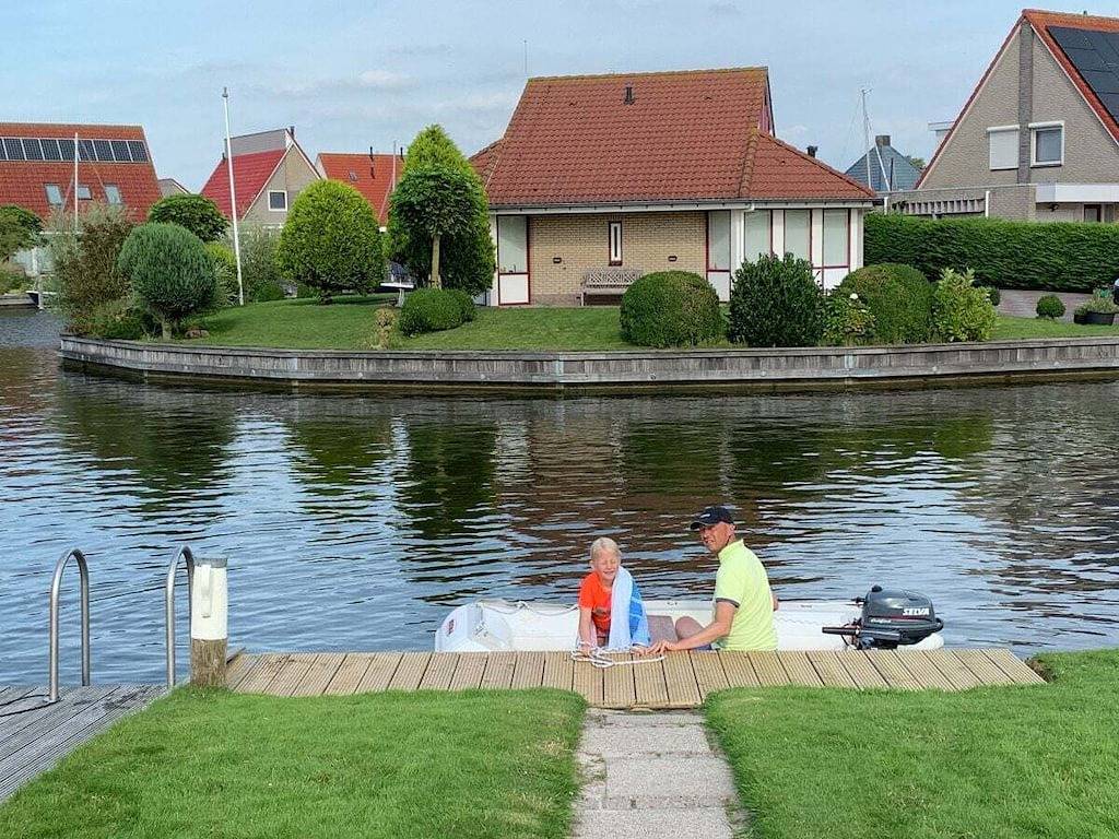 Ferienhaus in Koudum mit Schwimmbecken in Ijsselmeer