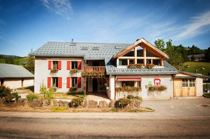 Gîte pour 2 personnes, avec Jacuzzi et Terrasse ainsi que Jardin et Sauna