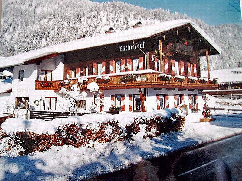 Gästehaus Eschenhof - Doppelzimmer, 16 qm, Dusche/Wc, Balkon in Reit im Winkl, Bayerische Alpen