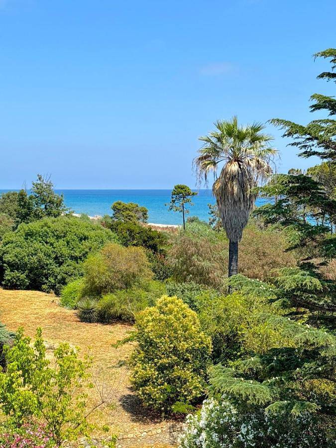 Appartement entier, Three-Bedroom Apartment with Sea View in Aléria, Arrondissement de Corte