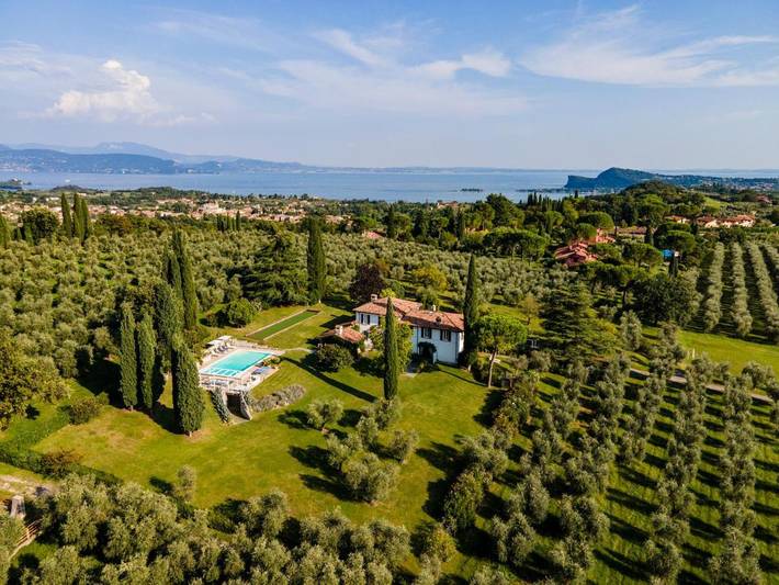 Casa vacanza per 14 persone, con giardino e vista lago nonché piscina e panorama in Puegnago del Garda