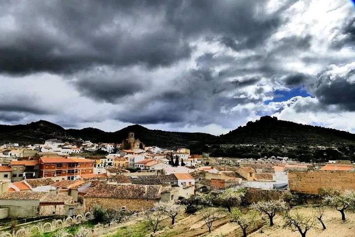 Casa rural para 8 personas, con vistas y terraza en Alatoz