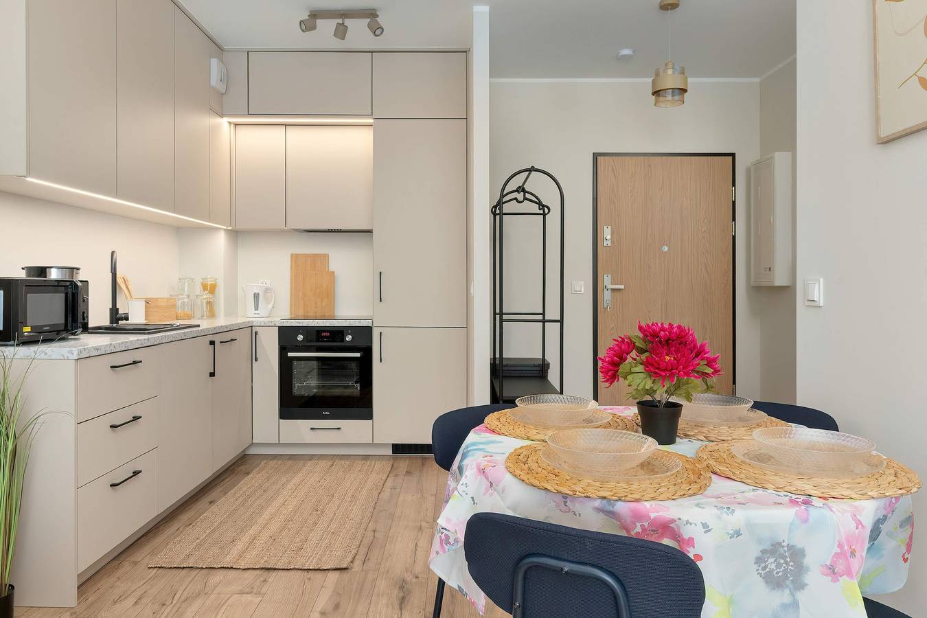 Hel lägenhet, Bright Apartment | Private Garden and Parking in Gdańsk, Tricity