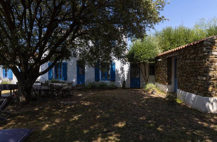 Gîte pour 10 personnes, avec terrasse et jardin à l' Île d'Yeu - 2