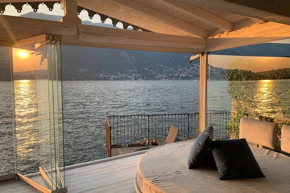 Das Dock der Villa Sardagna in Blevio, Comer See