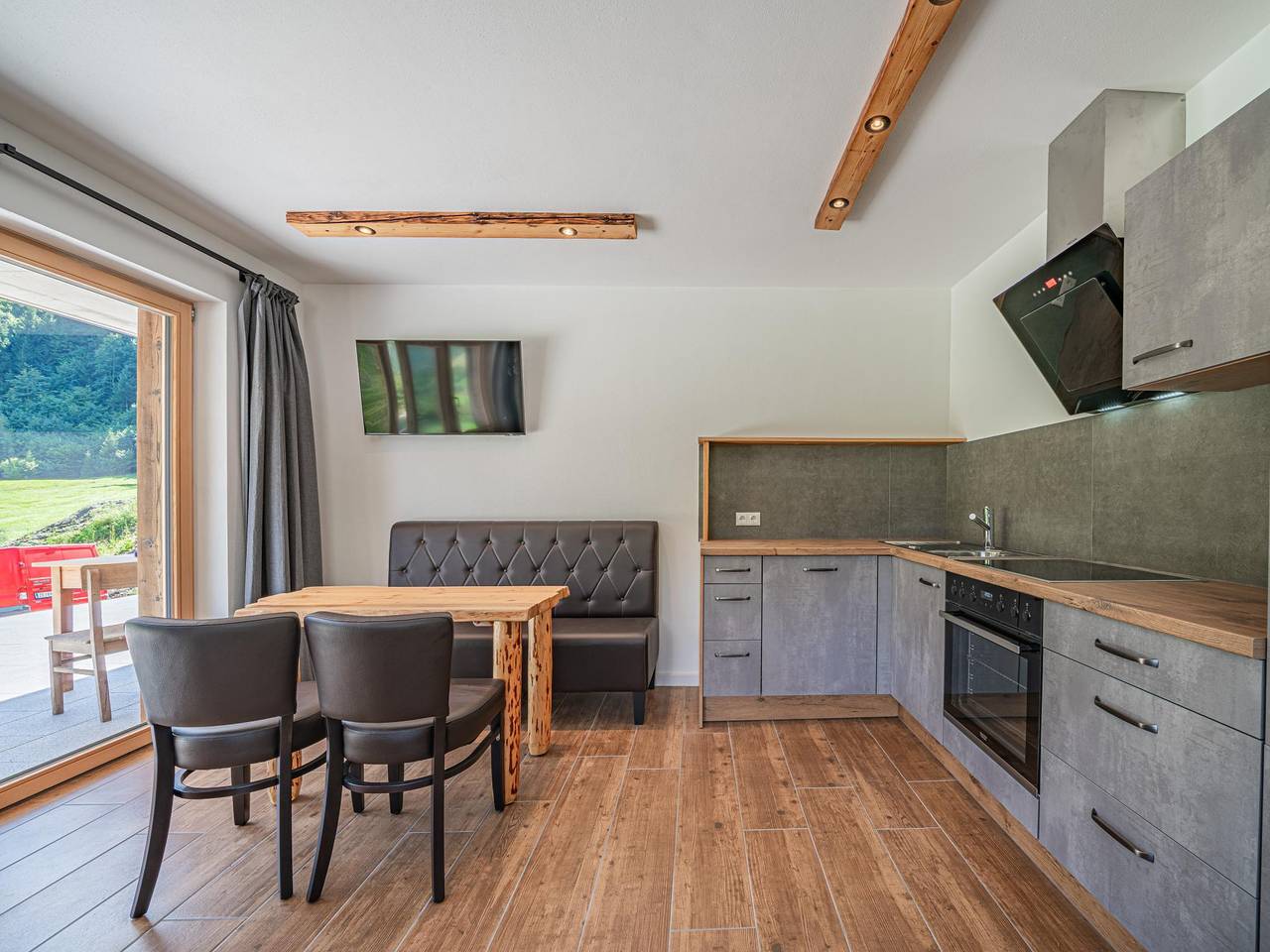 Ganze Wohnung, Stilvolle Ferienwohnung in ruhiger Naturlage in Zillertaler Alpen