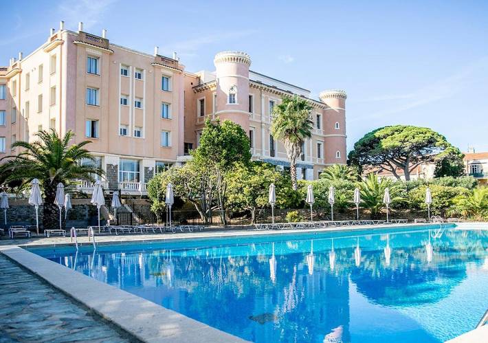 Hôtel pour 2 personnes, avec Terrasse et Jardin ainsi que Bassin pour enfant et Piscine dans Office De Tourisme De L Ile Rousse