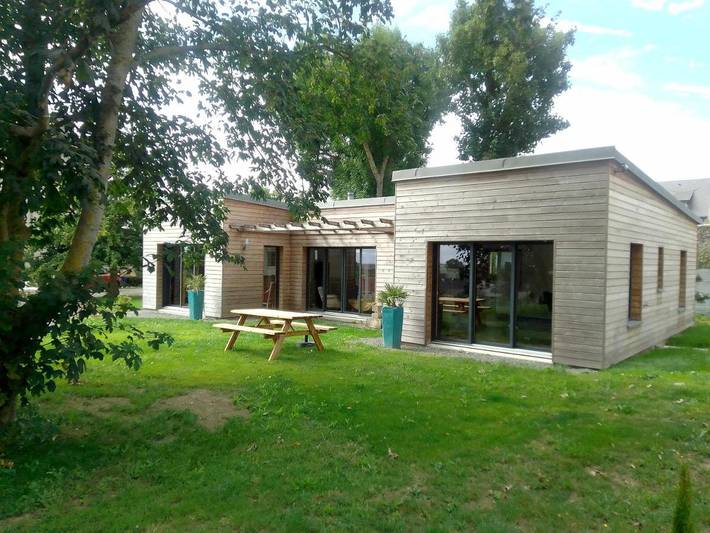 Location de vacances pour 6 personnes, avec vue et jardin à Tourville-sur-Sienne