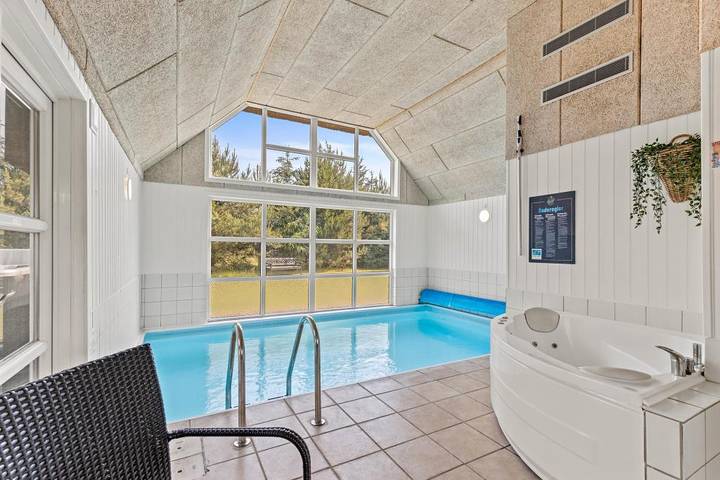 Familienfreundliches Ferienhaus mit Pool, Sauna und Spa in Blåvand in Blavand, Varde