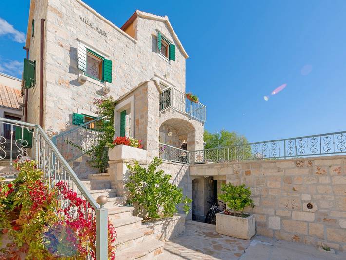 Villa pour 4 personnes, avec balcon à Bol - 2