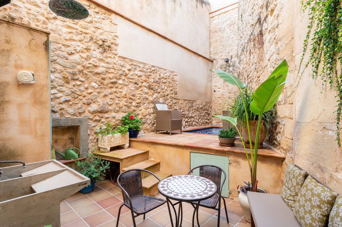 Haustierfreundliches Ferienhaus 'Casa Romana' mit Bergblick, Pool und Wlan in Pollença Stadt, Pollença