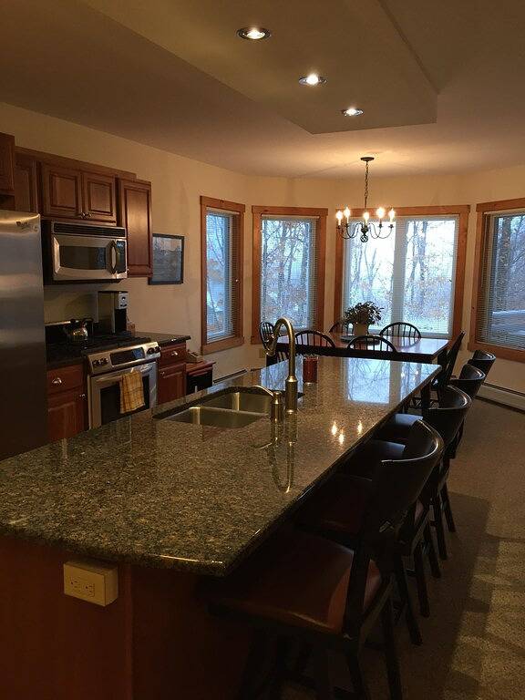 Ganze Wohnung, Schöne Ski-in, Ski-out-2-Br Village Condo in Jay Peak, direkt am Wanderweg! in Jay Peak