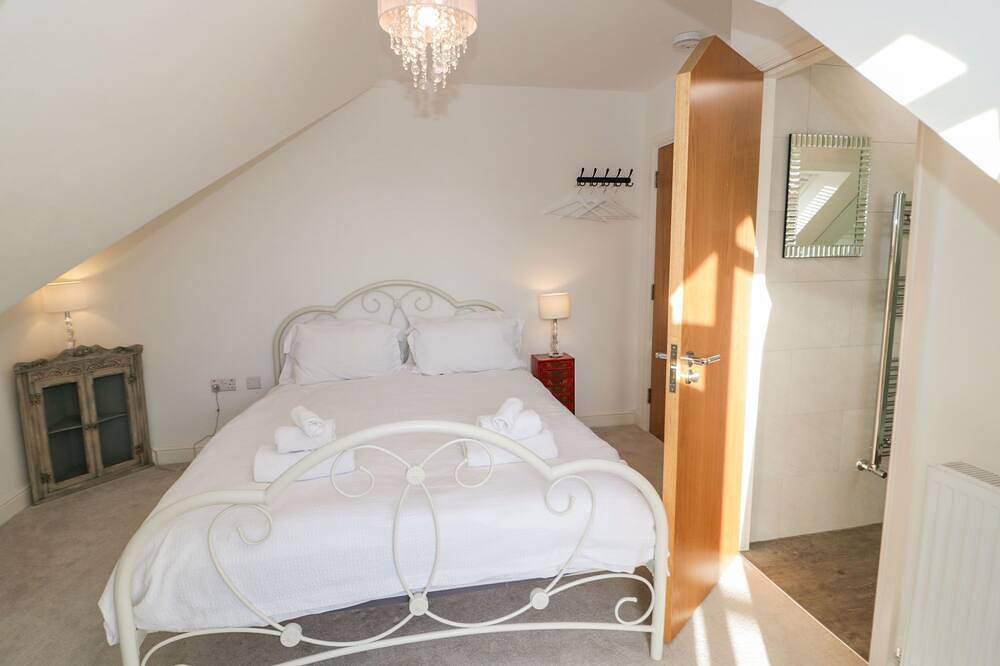 Beach House, family friendly, country holiday cottage in Colwyn Bay in Rhos on Sea, Conwy region