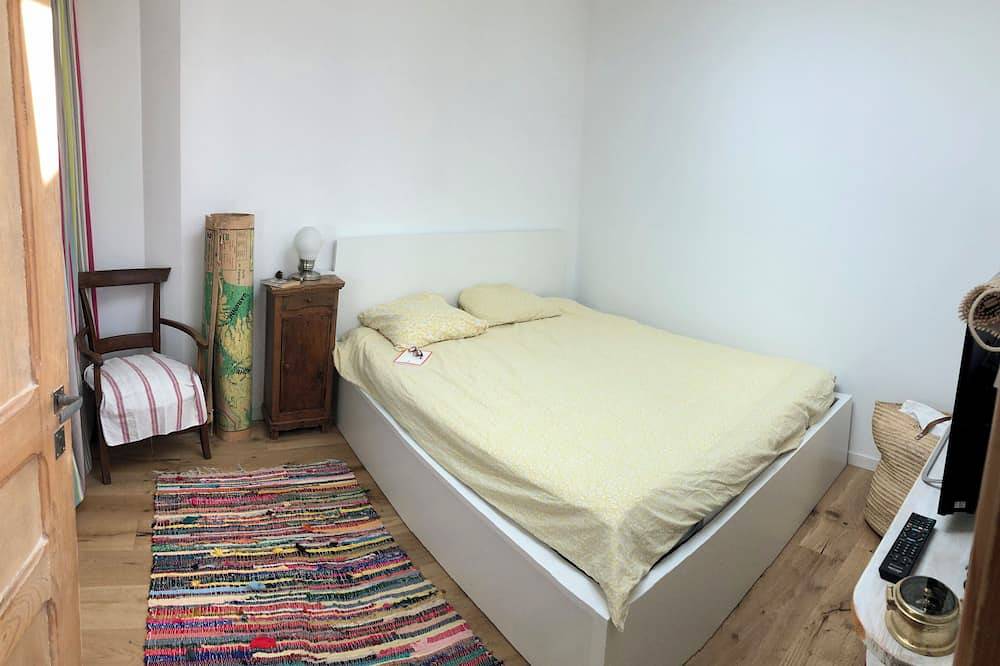 Entire apartment, Bright 53m2 apartment in the trees in the heart of a village on the Gulf of Morbihan in Bono, Côte des Mégalithes