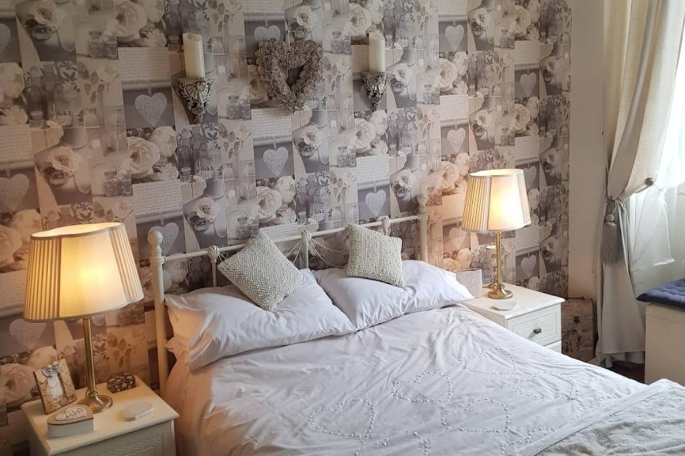 Apartamento vacacional entero, 2Bed Gite Sleeps 6 - Pool, Hot Tub, Parking in Château-Garnier, Vienne