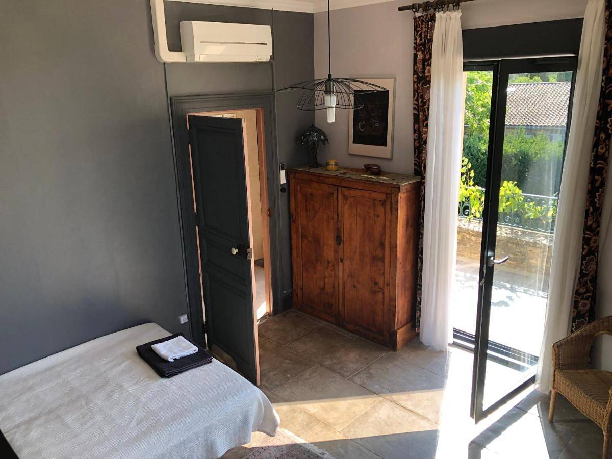 Appartement entier, Two-Bedroom Apartment in Saint-Georges-d'Orques, Côte méditerranéenne (France)