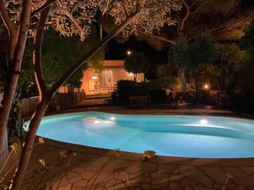 Villa pour 8 personnes, avec piscine ainsi que jardin et vue dans Boulouris