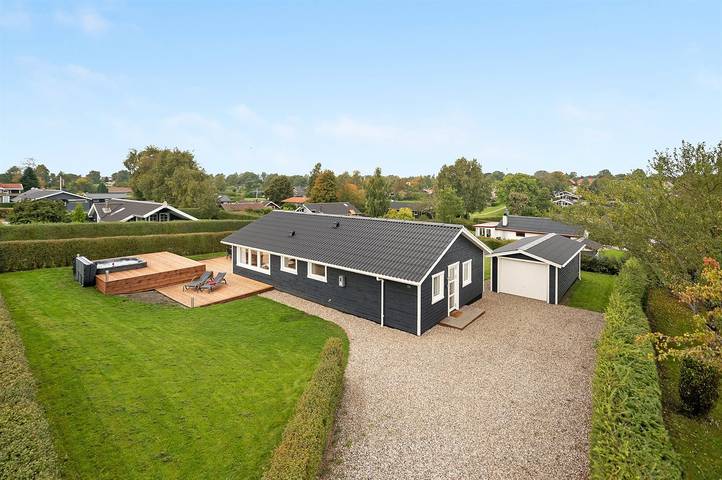 Vacation house for 6 people, with hot tub and yard as well as sauna and terrace - 1