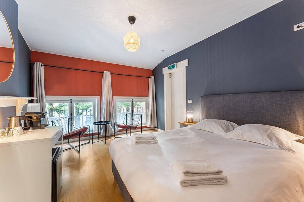 Romantic room in 18th century old house in Bruges, Flandre-Occidentale