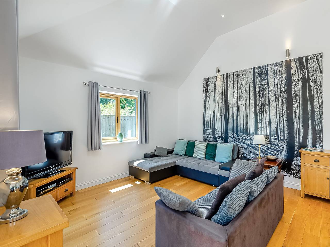Chestnut Lodge in Greensands Ridge, Broomfield and Kingswood