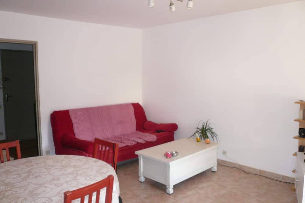 Appartement entier, F1 42m proche ciné et commerces dans quartier calme in Draguignan, Région de Draguignan
