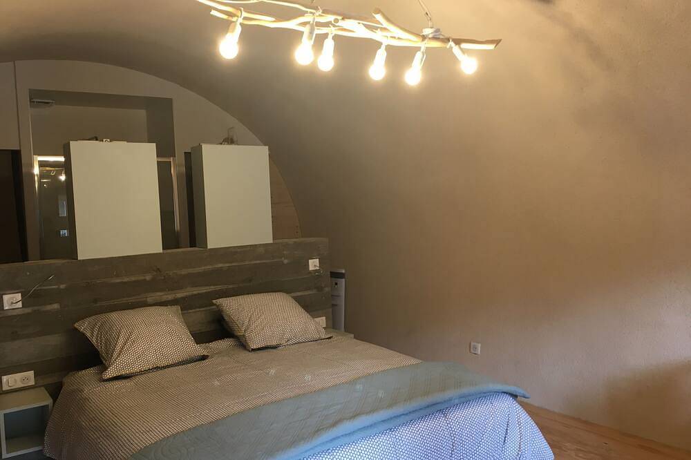 Gîte fermette maison indépendante  rénovée 2 personnes à Murol au coeur du Sancy in Murol, Parc naturel régional des Volcans d'Auvergne