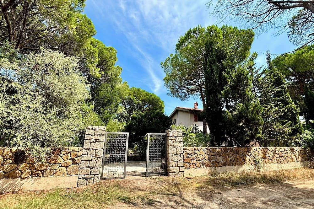 Beautiful villa in a pine-wood 150 m from a white sandy beach in Cala Liberotto, Orosei