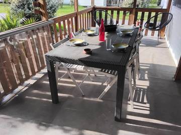Gîte pour 4 personnes, avec jardin ainsi que terrasse et piscine à Urt