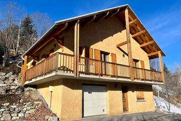 Gîte pour 12 personnes, avec jardin à Puy-Saint-Pierre