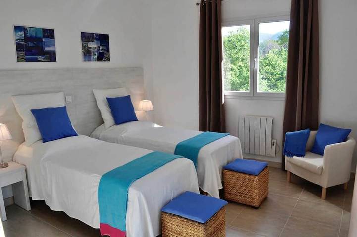 Location de vacances pour 7 personnes, avec piscine à Bendejun - 2