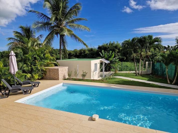 Maison d’hôte pour 2 personnes, avec terrasse et piscine ainsi que vue et jardin