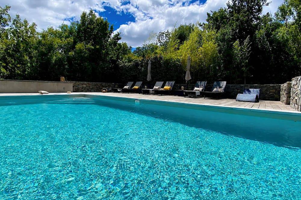 Villa Jardin Sud Maison de charme, piscine privée et jardin méditerranéen in Les Vans, Parc naturel régional des Monts d'Ardèche