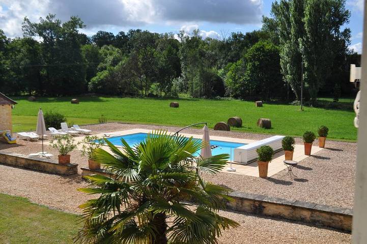 Location de vacances pour 18 personnes, avec terrasse à Saint-Martial-d'Albarède